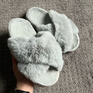 Womens Gray fuzzy slippers size 7